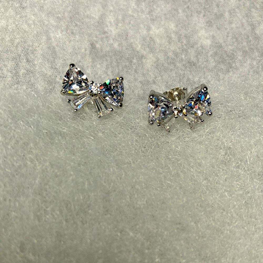 NWOT Crystal bow shaped post earrings